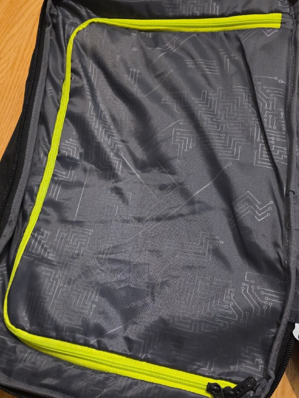 SwissGear Black Travel Backpack with Lime Accent - Picture 8 of 13
